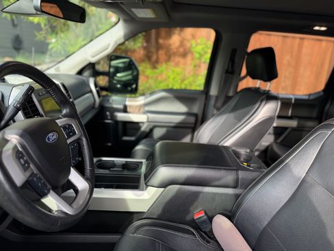 Used 2019 Ford F250 Lariat w/ Lariat Ultimate Package AWD/4WD image 16