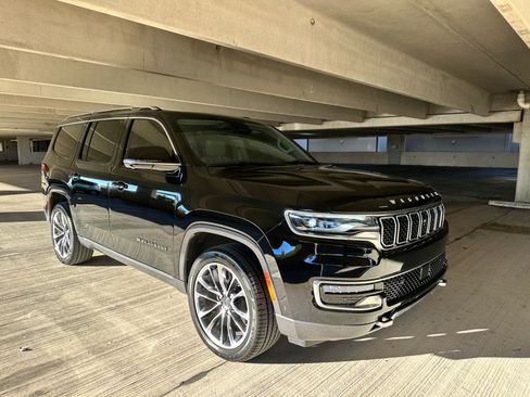 Used 2022 Jeep Wagoneer Series III w/ Premium Group I image 4