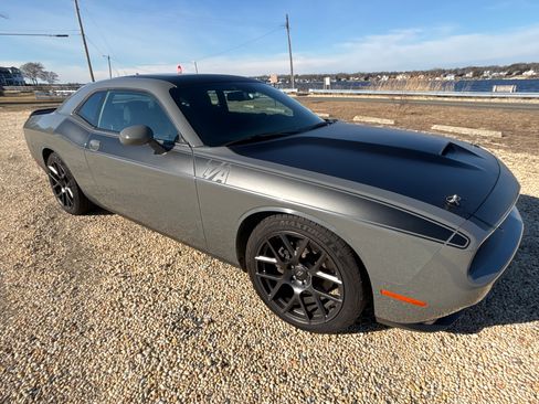 Used 2017 Dodge Challenger R/T w/ Quick Order Package 28P T/A image 1