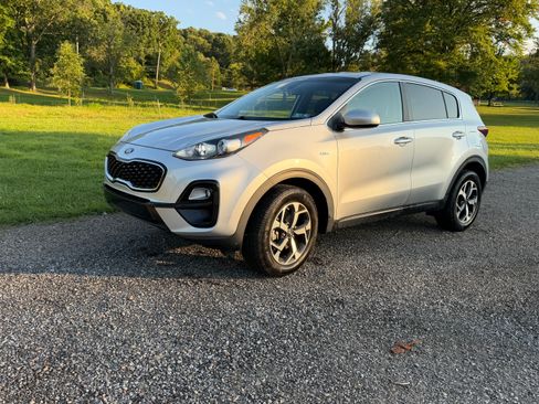 Used 2022 Kia Sportage LX AWD/4WD image 6