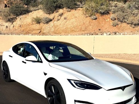 Used 2022 Tesla Model S Standard Range image 2