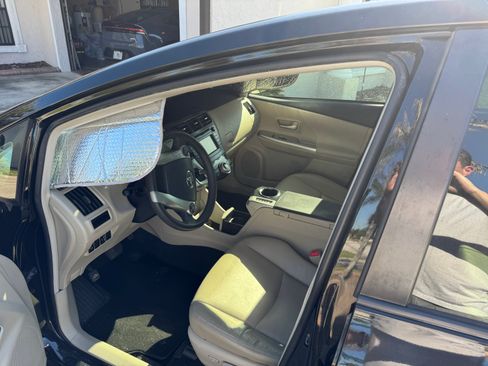 Used 2012 Toyota Prius V Five image 8