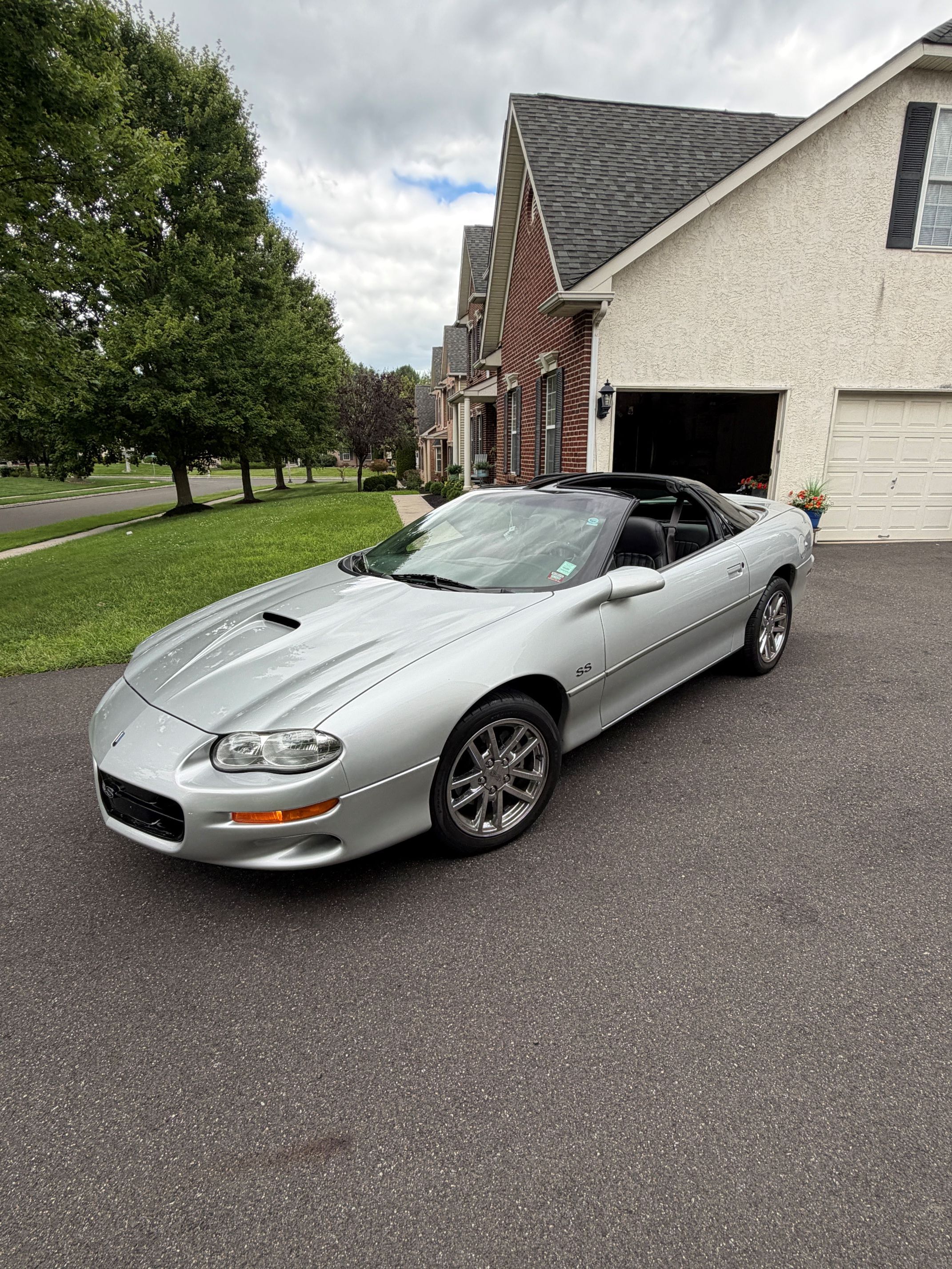 Used 2002 Chevrolet Camaro Z28 w/ SS Performance/Appearance Pkg RWD image 8