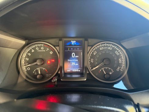 Used 2022 Toyota Tacoma TRD Sport w/ Technology Package image 2