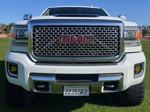 Used 2017 GMC Sierra 2500 Denali w/ Duramax Plus Package image 4