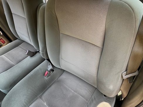 Used 2005 Ford Crown Victoria RWD image 6