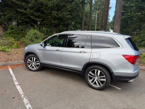 Used 2016 Honda Pilot Elite image 2