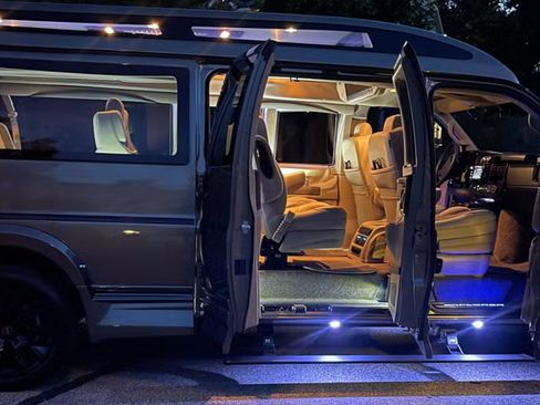 Used 2022 Chevrolet Express 2500 Extended w/ Enhanced Convenience Package image 1