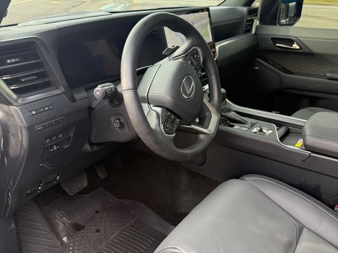 Used 2025 Lexus GX 550 AWD/4WD image 8