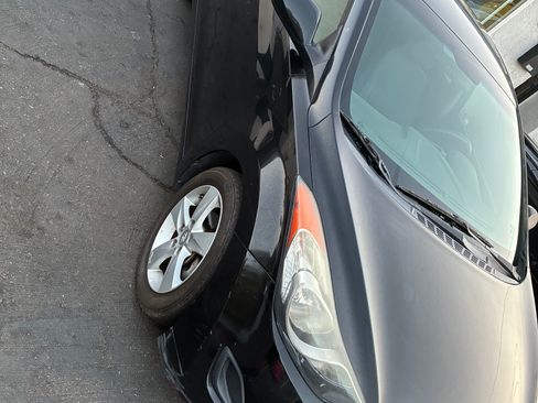 Used 2013 Hyundai Elantra GLS FWD image 9