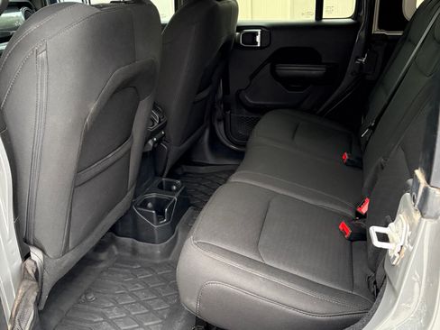 Used 2019 Jeep Wrangler Unlimited Sport image 14