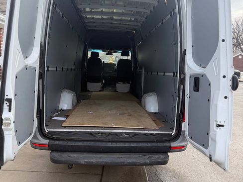 Used 2022 Mercedes-Benz Sprinter 2500 image 6