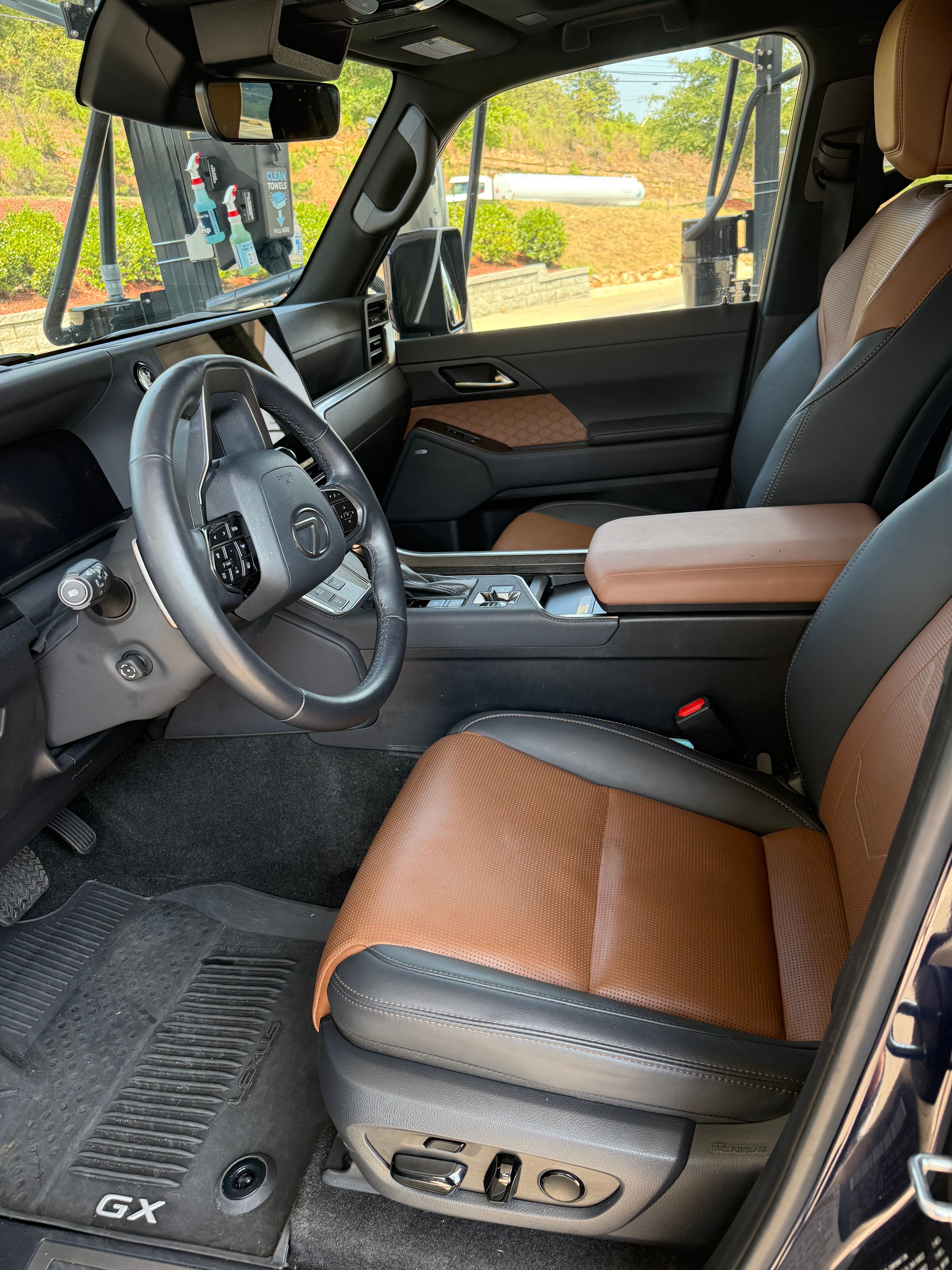 Used 2024 Lexus GX 550 w/ Accessory Package (2T) AWD/4WD image 6