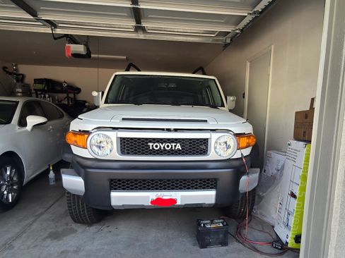 Used 2014 Toyota FJ Cruiser Sport Utility 2D w/ Convenience Package image 1