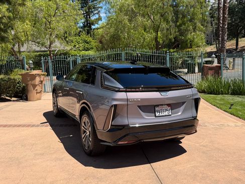 Used 2025 Cadillac Lyriq Luxury RWD image 4