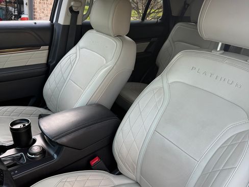 Used 2017 Ford Explorer Platinum image 5