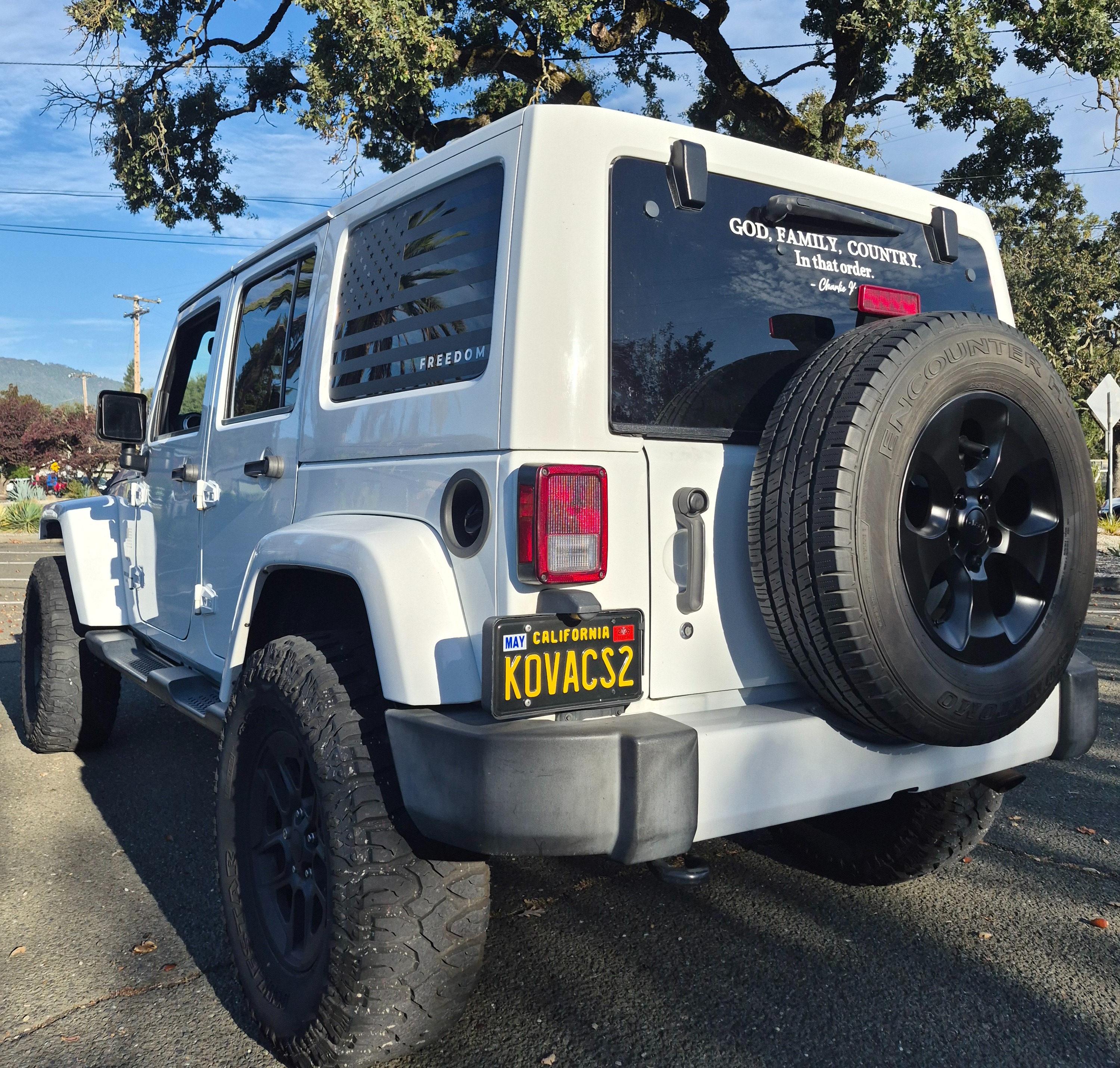 Used 2016 Jeep Wrangler Unlimited Sahara w/ Dual Top Group AWD/4WD image 4