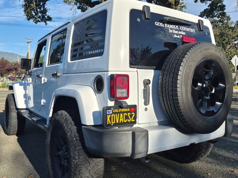 Used 2016 Jeep Wrangler Unlimited Sahara w/ Dual Top Group AWD/4WD image 4