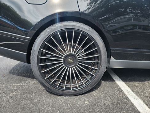 Used 2019 Land Rover Range Rover image 16