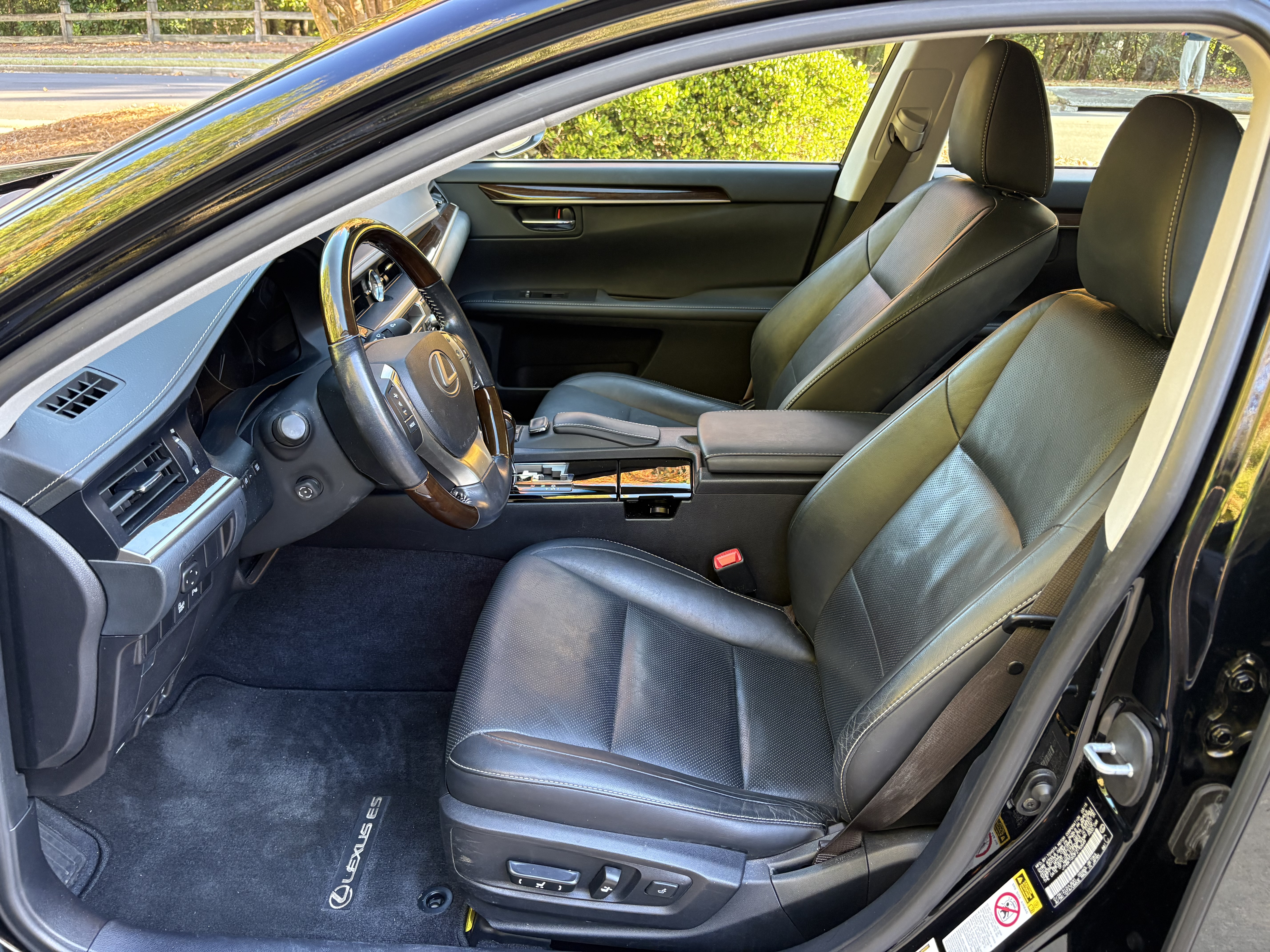 Used 2015 Lexus ES 350 w/ Luxury Package FWD image 8