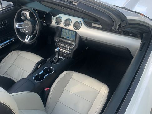 Used 2016 Ford Mustang Premium image 17