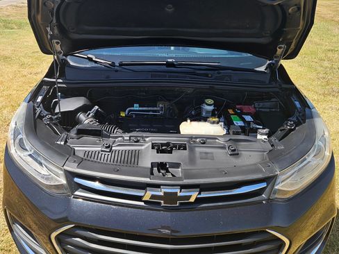 Used 2019 Chevrolet Trax Premier w/ Midnight Edition FWD image 10
