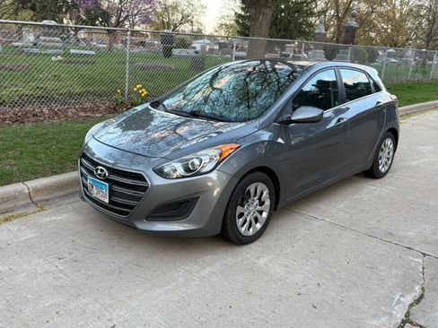 Used 2016 Hyundai Elantra GT FWD image 5