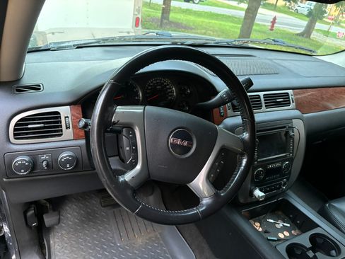 Used 2008 GMC Yukon XL 2500 SLT image 10