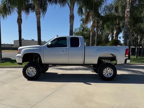 Used 2013 GMC Sierra 1500 SLT w/ Max Trailering Pack image 2