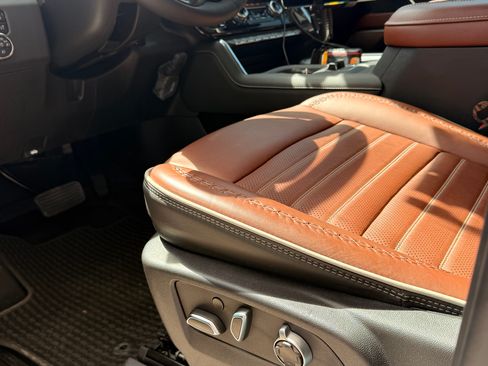 Used 2024 GMC Sierra 2500 Denali Ultimate w/ Max Trailering Package image 11