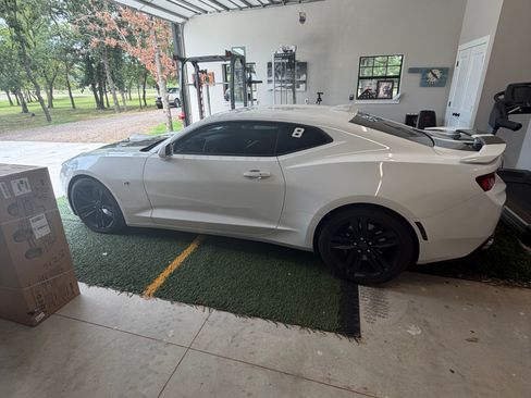 Used 2018 Chevrolet Camaro SS RWD image 6