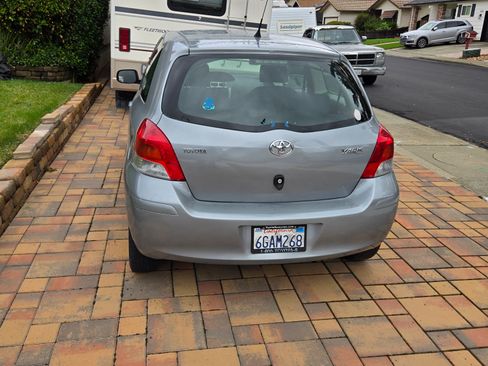 Used 2009 Toyota Yaris 2-Door Hatchback image 4