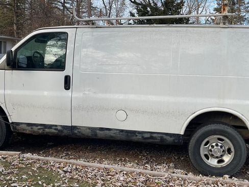 Used 2012 Chevrolet Express 2500 image 1