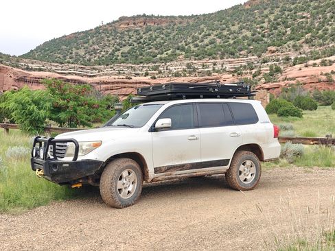 Used 2013 Toyota Land Cruiser image 8