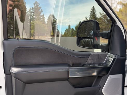 Used 2025 Ford F350 Platinum w/ Tremor Off-Road Package AWD/4WD image 13