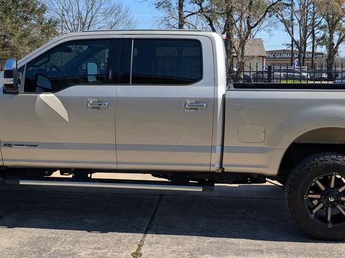 Used 2017 Ford F250 Lariat w/ Lariat Ultimate Package image 2