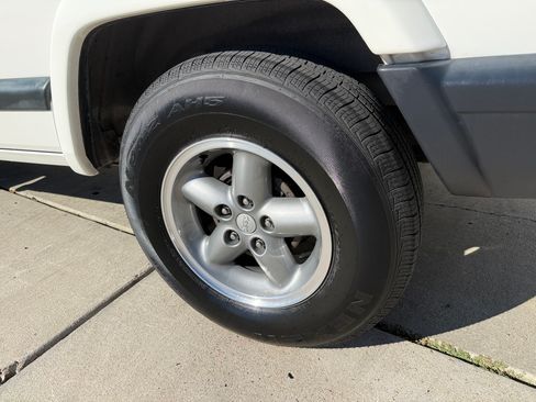 Used 2001 Jeep Cherokee Sport RWD image 9