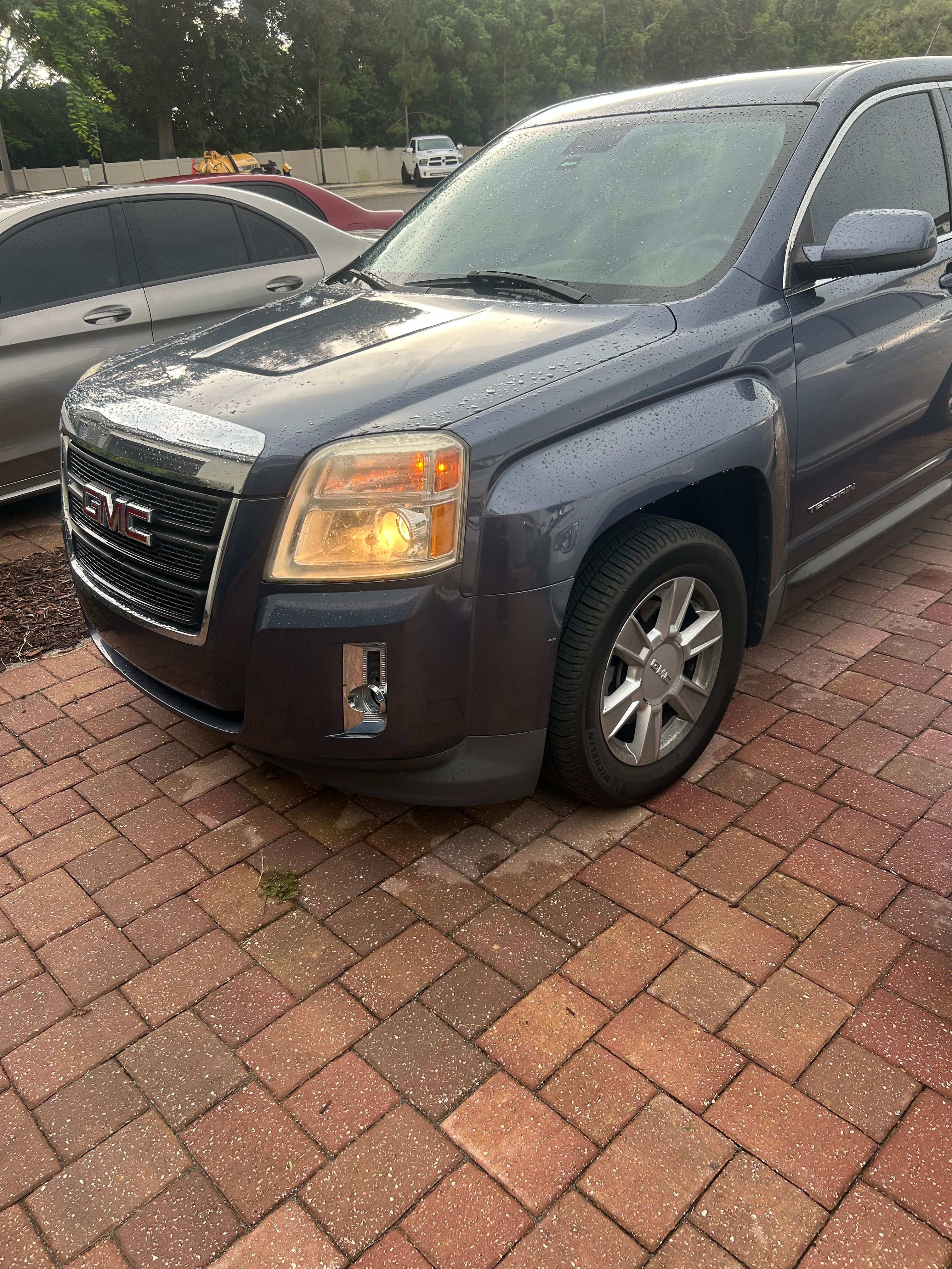Used 2013 GMC Terrain SLE FWD image 2