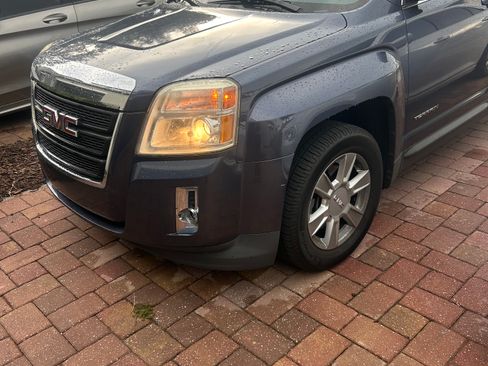 Used 2013 GMC Terrain SLE FWD image 2