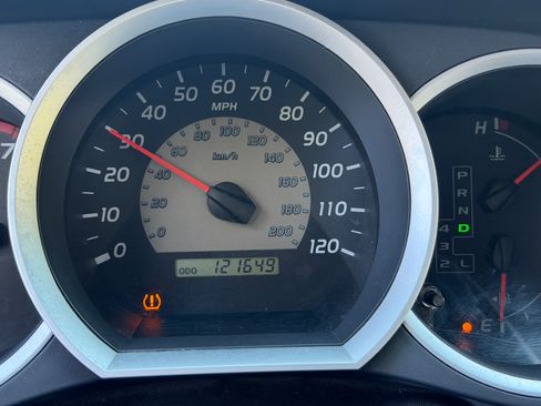 Used 2010 Toyota Tacoma 4x4 Access Cab V6 image 7