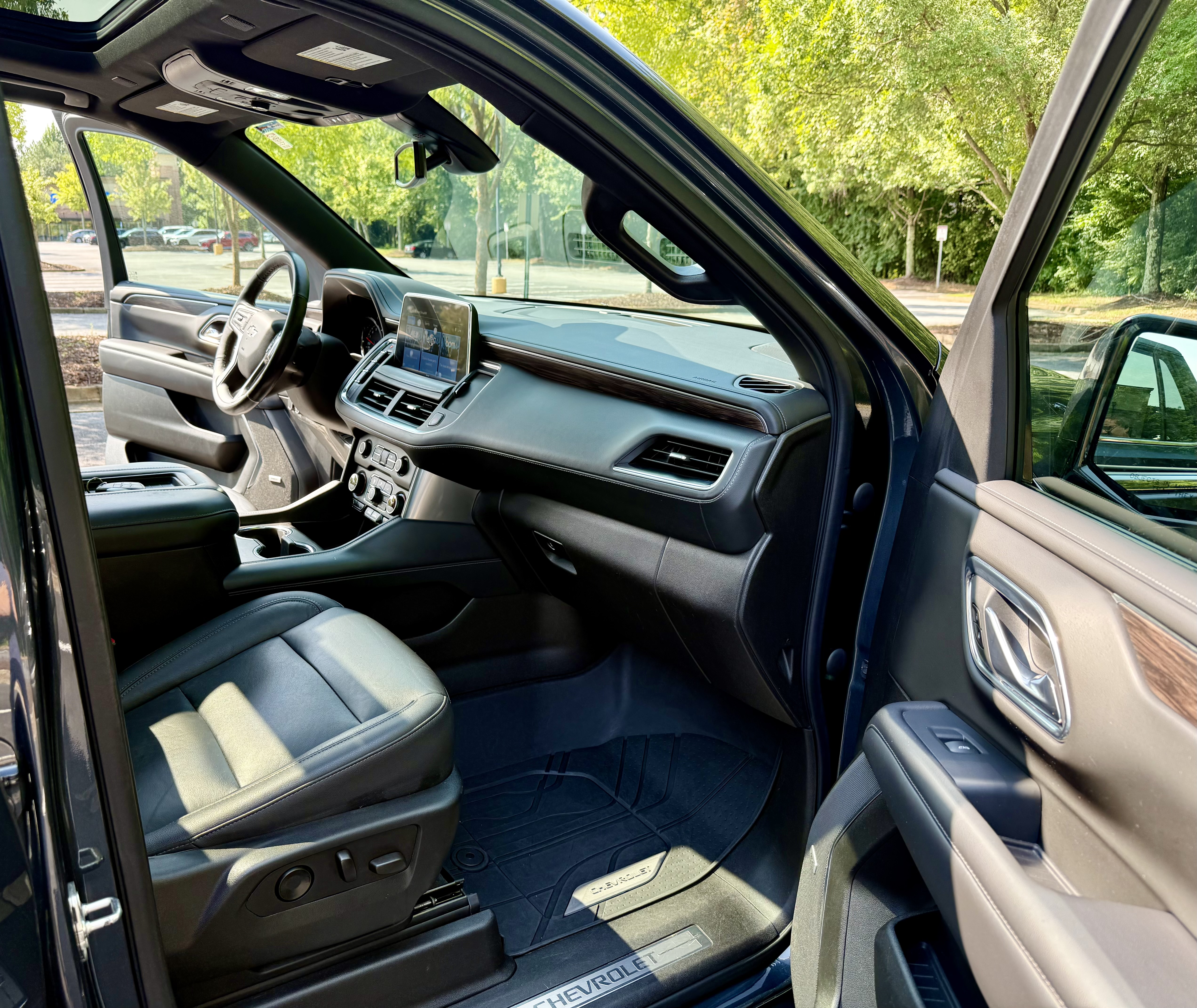 Used 2021 Chevrolet Tahoe LT w/ LT Signature Package AWD/4WD image 18
