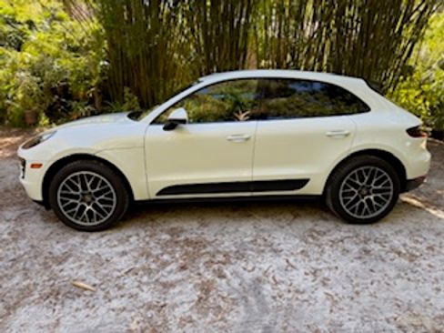 Used 2018 Porsche Macan Sport Edition image 2