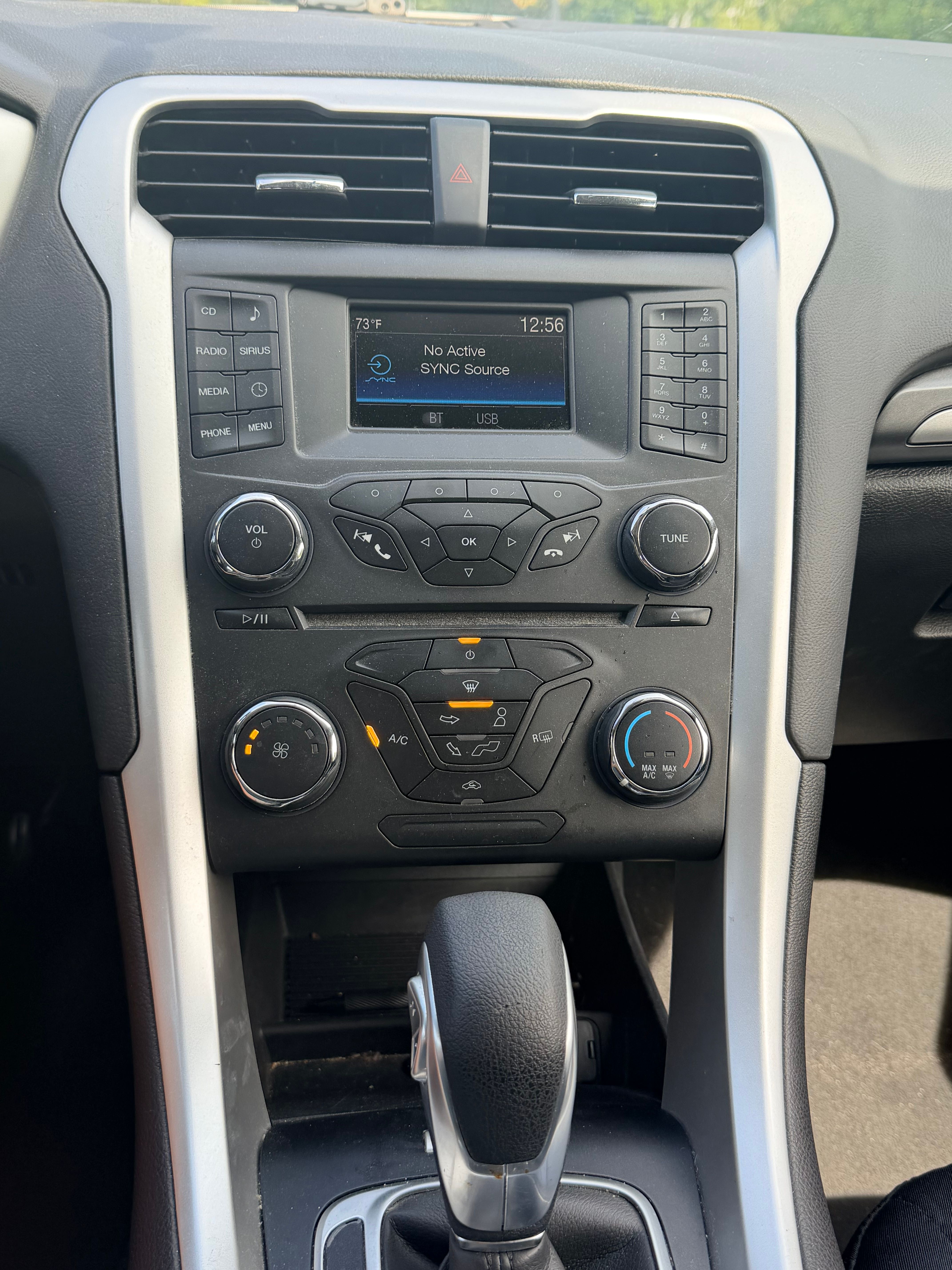 Used 2016 Ford Fusion SE FWD image 17