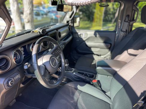 Used 2018 Jeep Wrangler Unlimited Sport S image 14
