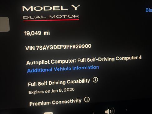 Used 2023 Tesla Model Y Performance image 26