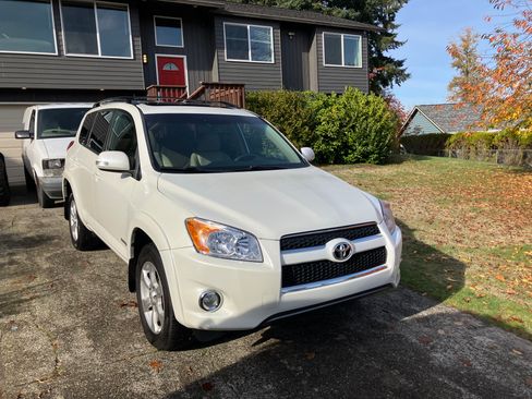 Used 2010 Toyota RAV4 Limited image 4