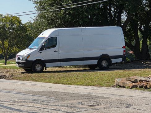 Used 2014 Freightliner Sprinter 2500 image 10