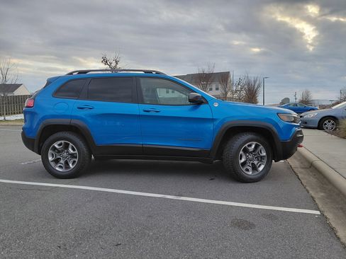 Used 2019 Jeep Cherokee Trailhawk w/ Cold Weather Group image 5