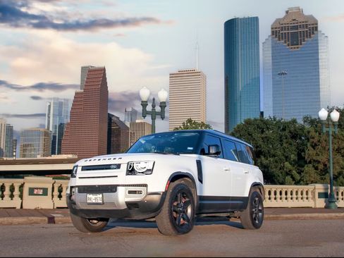 Used 2021 Land Rover Defender 110 SE image 1