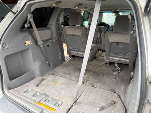 Used 2009 Toyota Sienna LE image 4